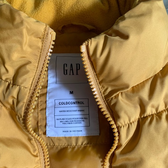 NWOT Gap vest - Picture 2 of 3